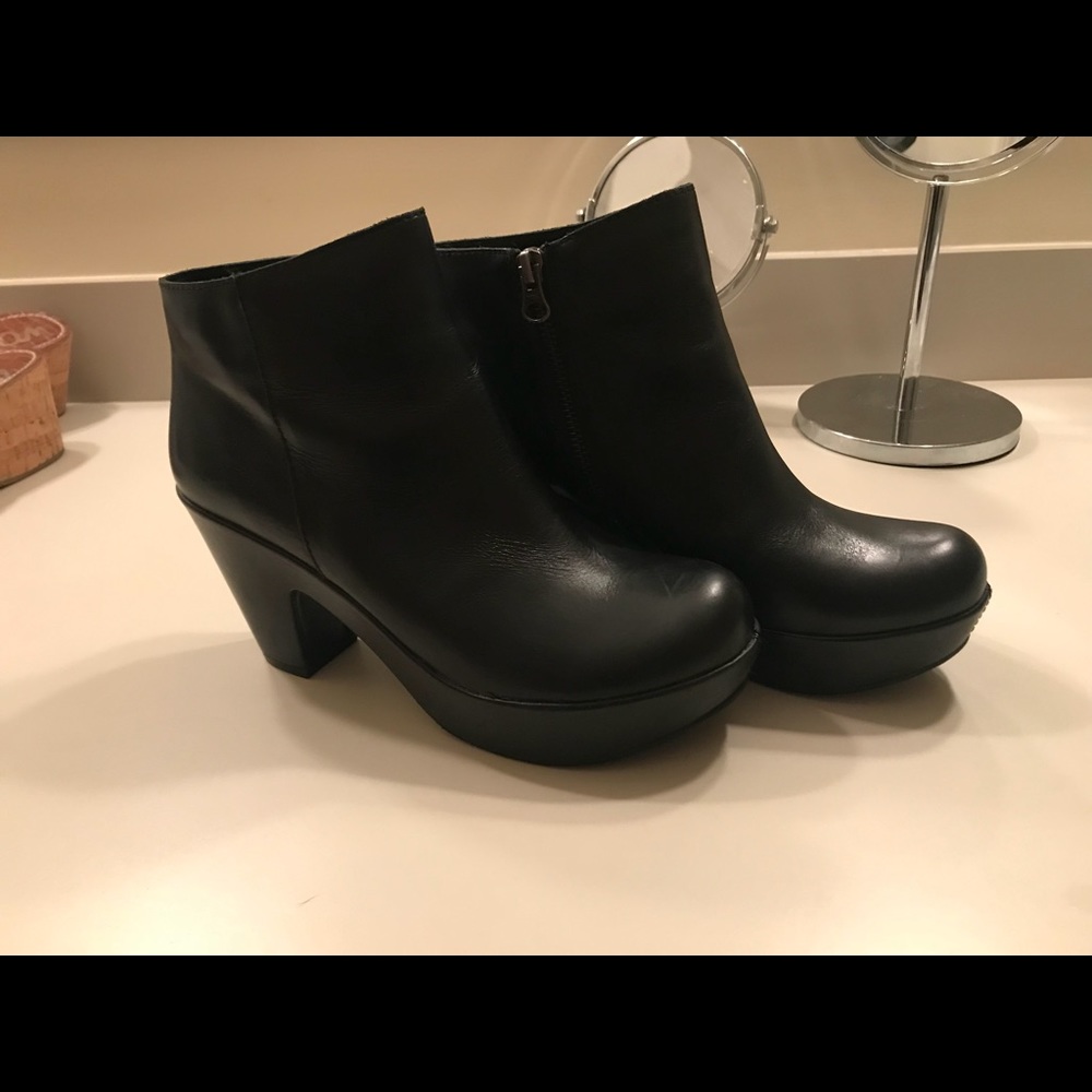 Kork Ease Black Plate Form Booties